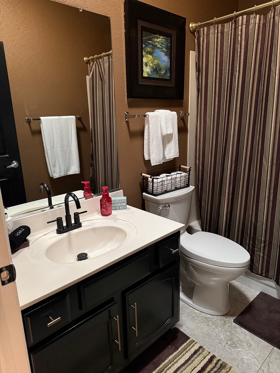 2nd Full bath with tub and shower