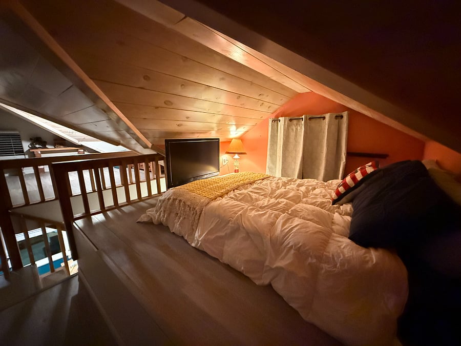 full size bed, tv, fire stick, blackout curtains
