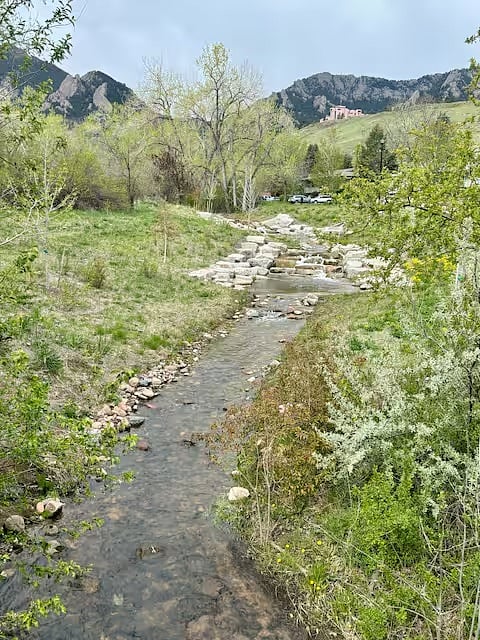 Hiking trail to Flatirons