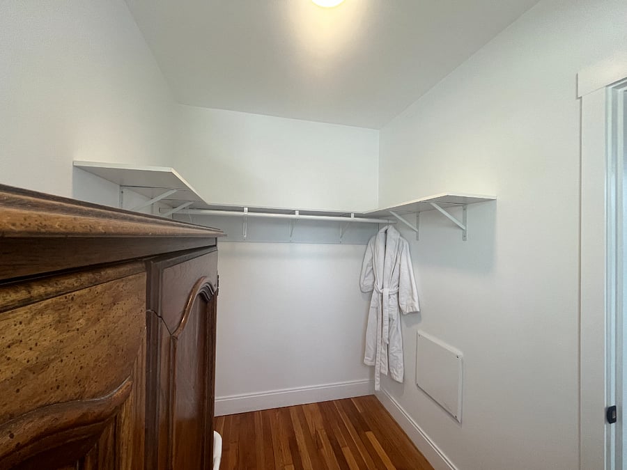 Walk-in closet