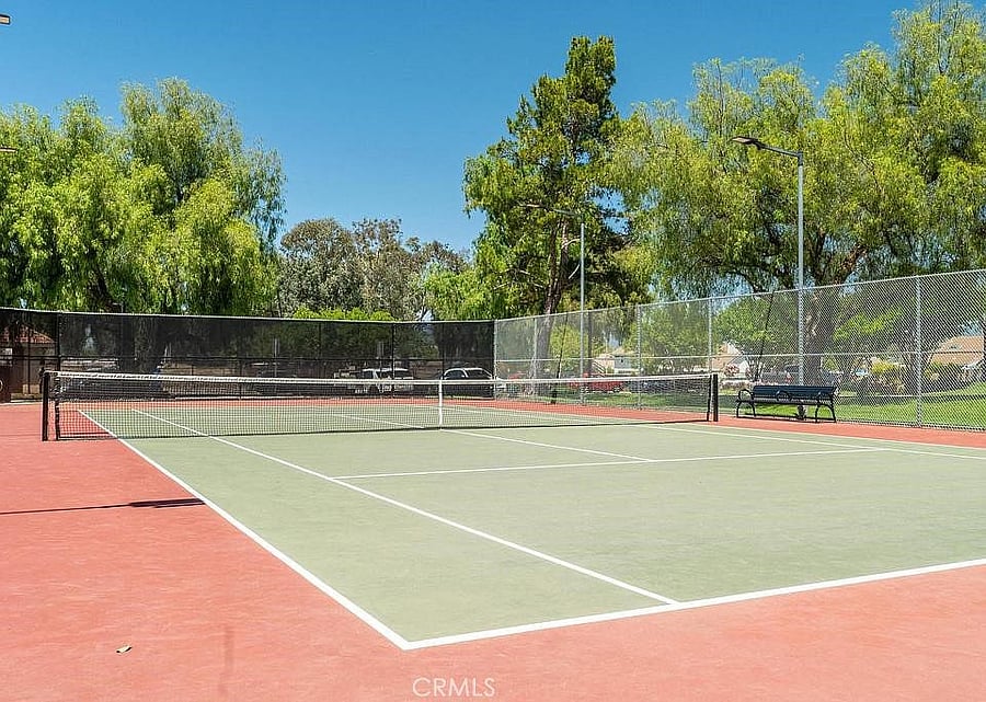 Just steps away via private Paseo access, Summit Park features tennis and pickleball courts, a covered jungle gym, picnic areas, and a community center for family fun and outdoor enjoyment.