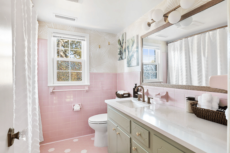 Upstairs bathroom offering the vintage 1960's original home tile with a modern twist. All bathroom include face towels, makeup towels, beach towels, lotion, shampoo, conditioner, body wash and a blow dryer.