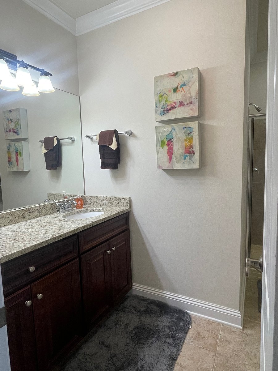 Master suite bathroom