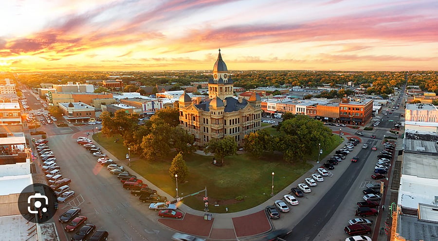 Historic Denton Square is just minutes away with fun shops, restaurants, and entertainment.
