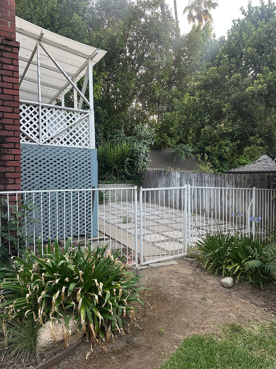 Right side of house/entry to another outdoor space