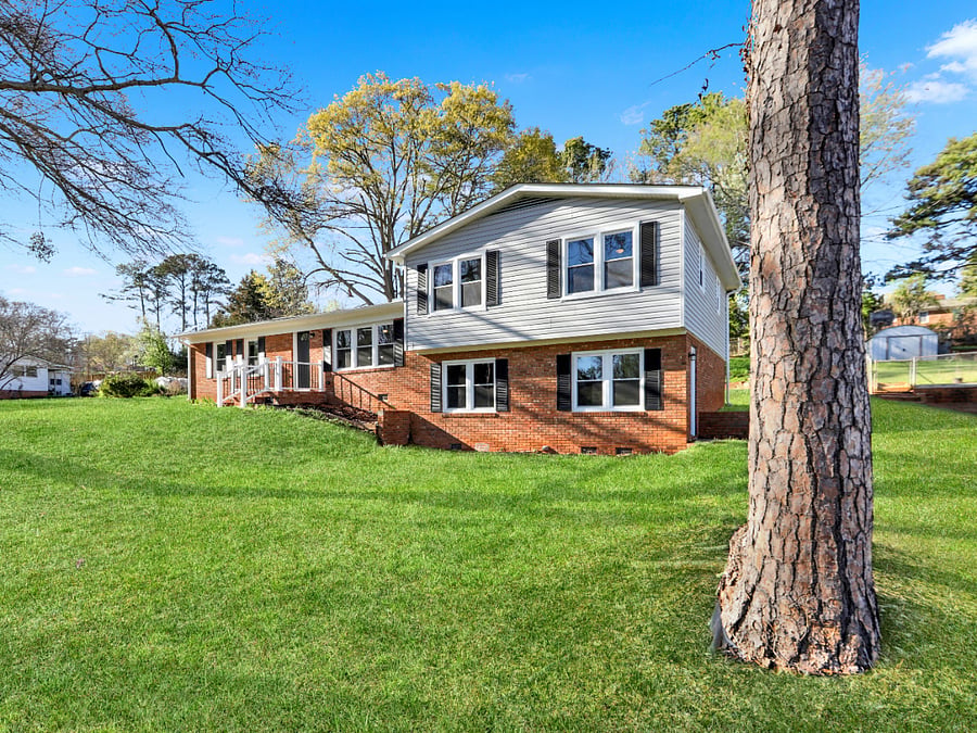 3 bed/1.5 bath /2 stories / host maintains yard 