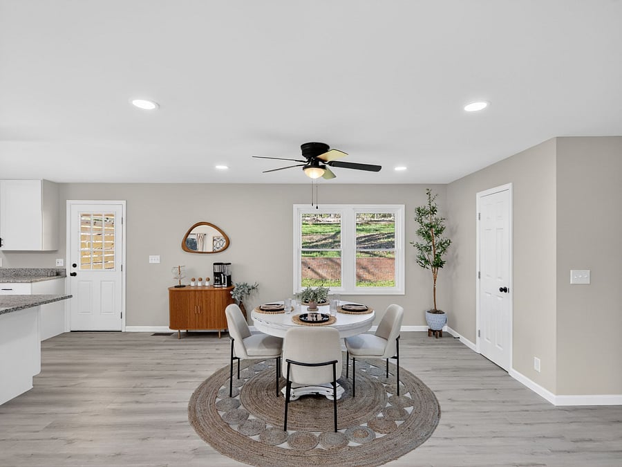 1st level / Dining / Seats 4 