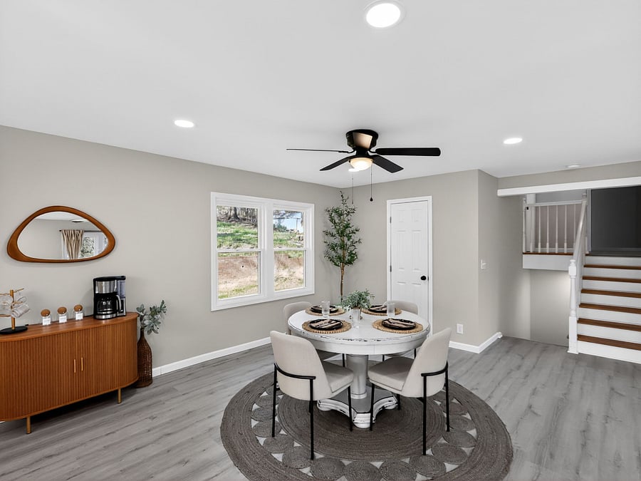 1st level / Dining / Seats 4 