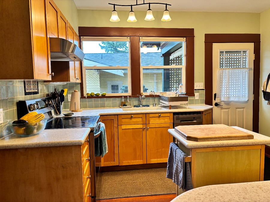 Shared kitchen (downstairs)