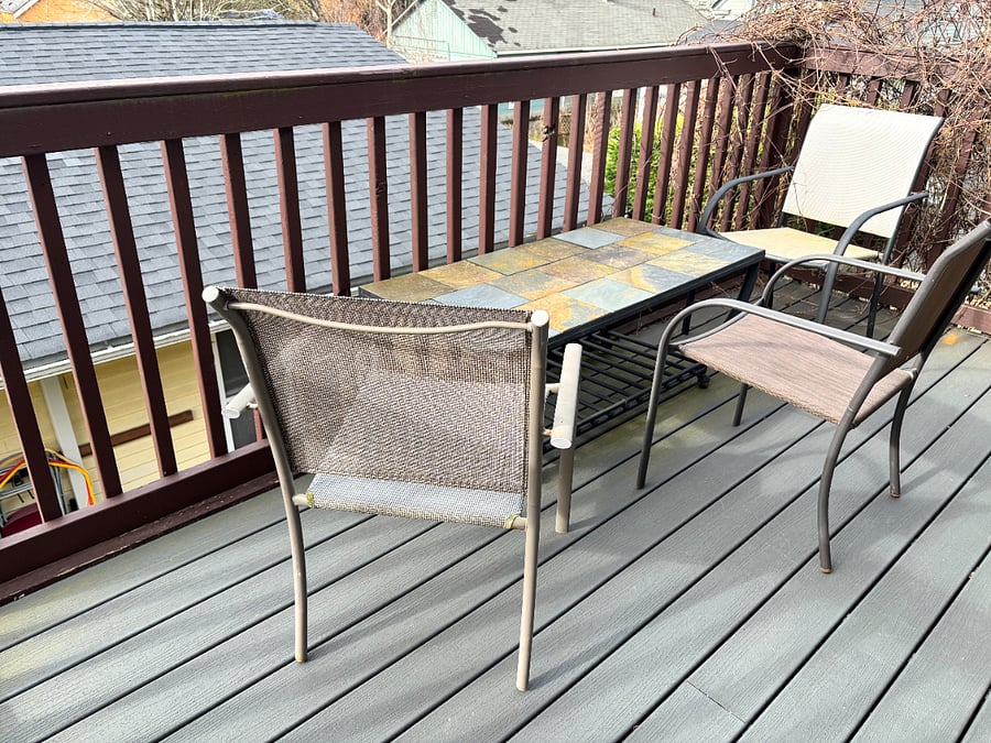 Front deck (upstairs)