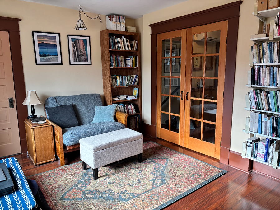 Living room (upstairs)