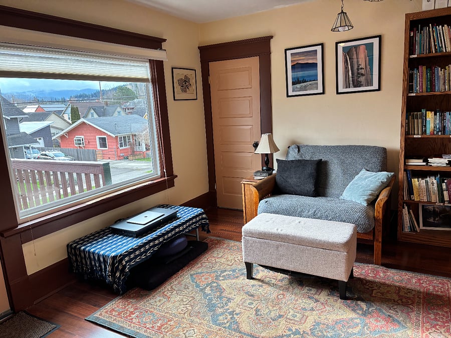 Living room (upstairs)