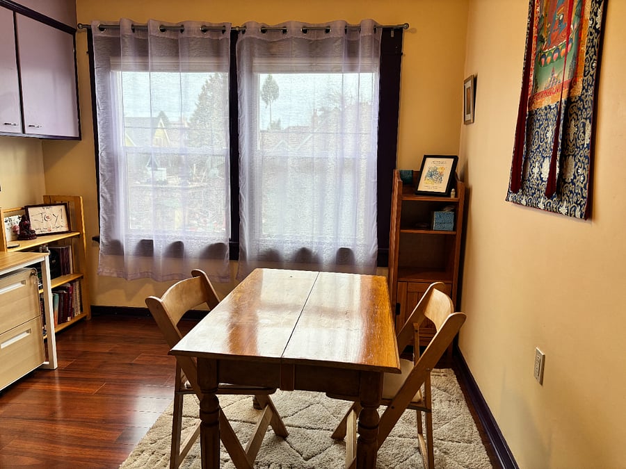 Eating area (upstairs)
