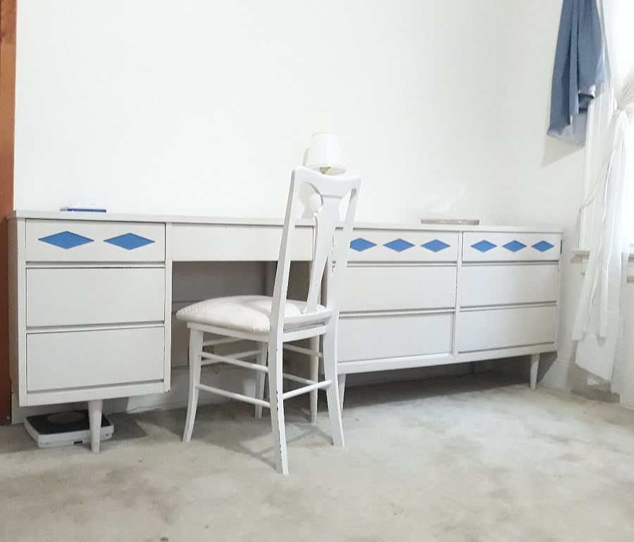 Furnished Room Available 2026
2 dressers, Desk, Nightstand, Twin bed, Closet