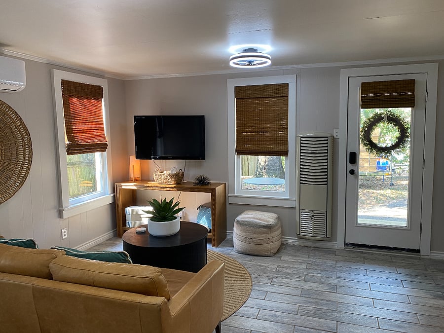 Bose Sound System & Retractable TV