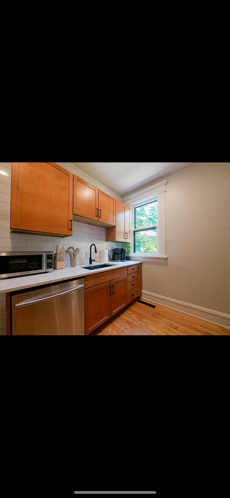 Fully-stocked kitchen with upgraded kitchen equipment and new pots and pans, knives, etc.