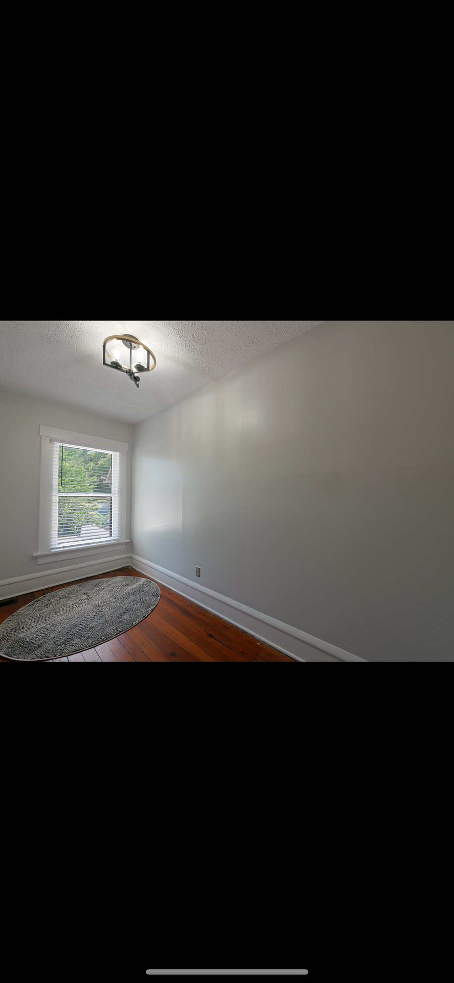 Flex room: We can set it up as an office, a small bedroom, or a closet. 