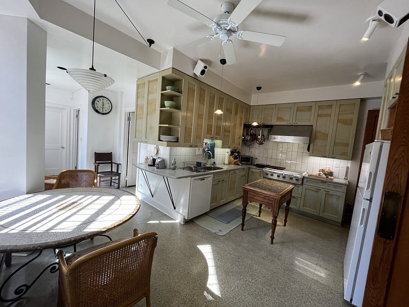 Sunny 500 sq ft chef's kitchen with dining nook. Fully equipped for cooks; a zillion takeout options nearby if you don't.