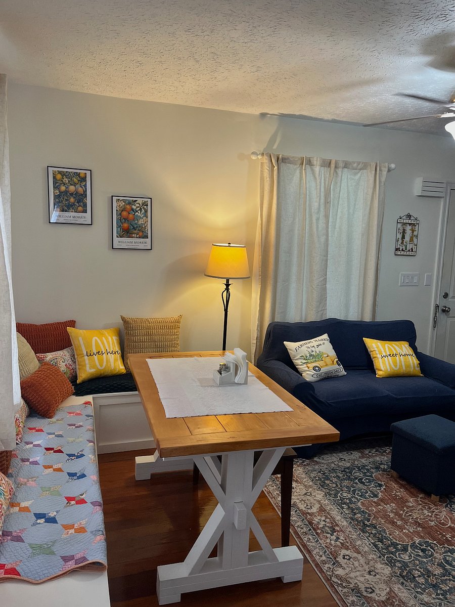 Front room / combined living and dining room.