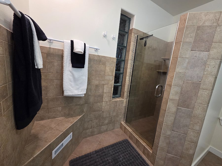 Master ensuite bathroom