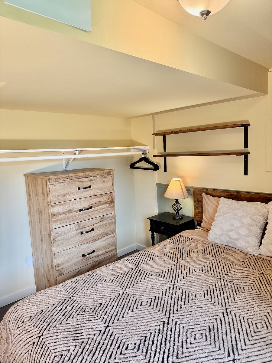 1C - The Library, $870 Rent, $125 Utilities + Services
