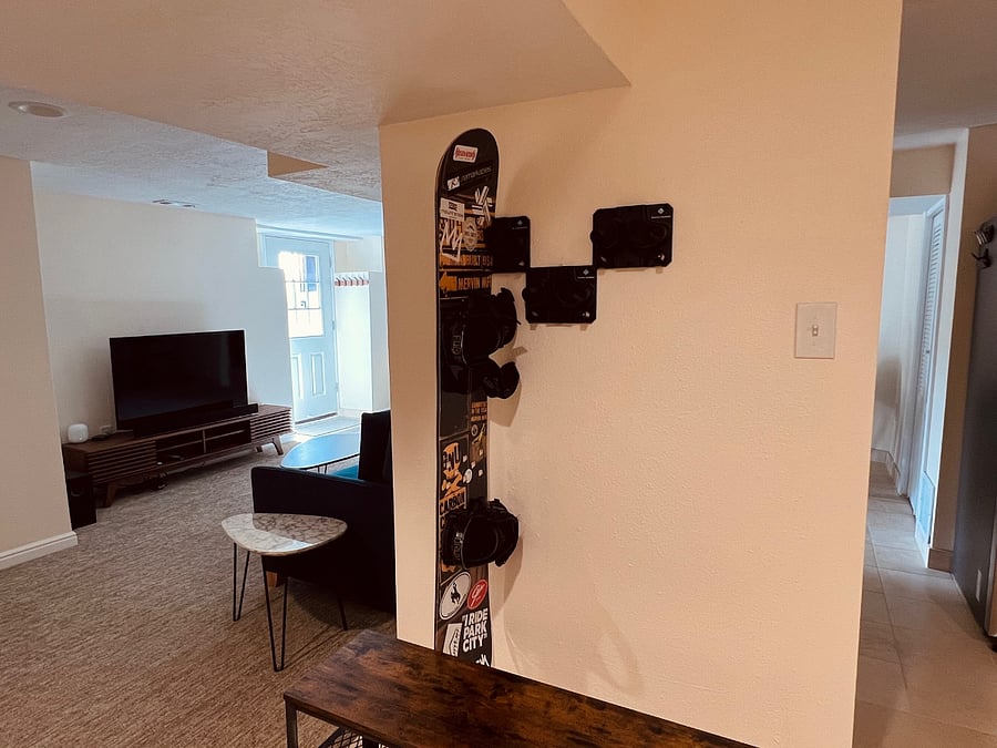 Racks to hold your skis
