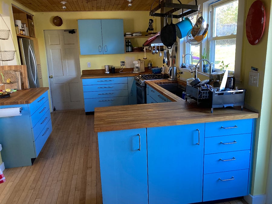 Kitchen with 57" sink!