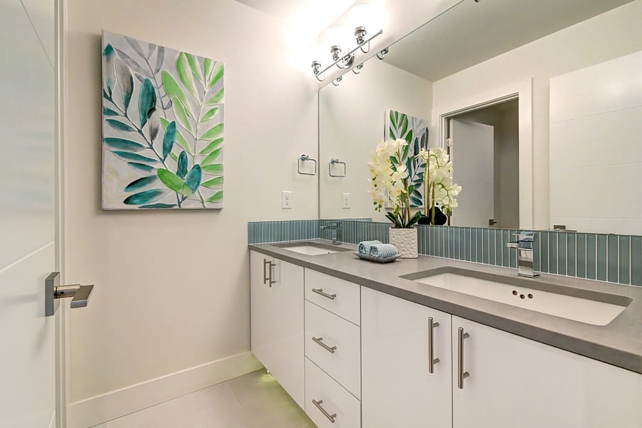 Upper Full Bath