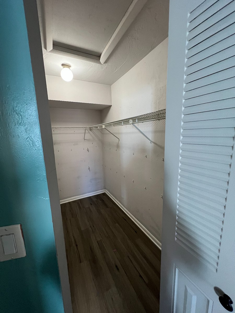 walk-in closet