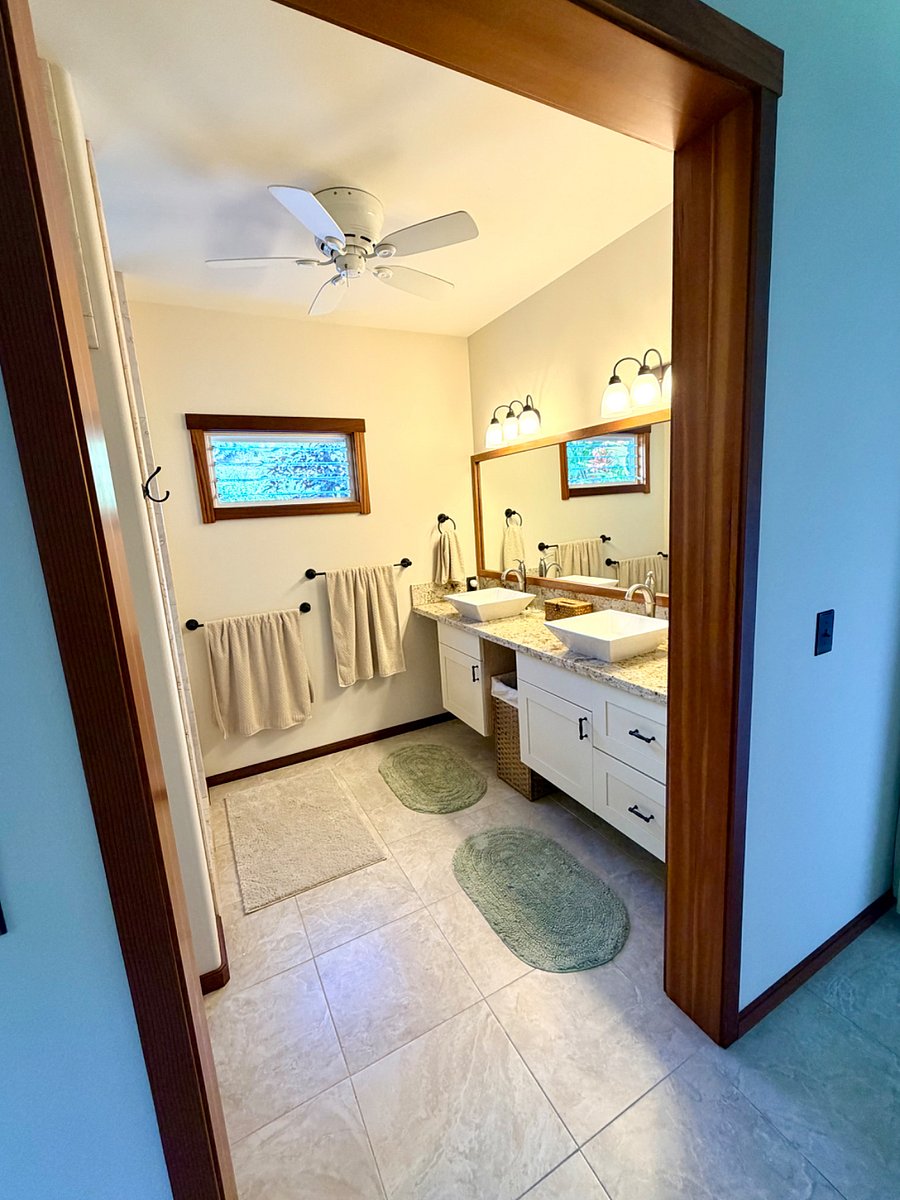 Large comfortable bathroom 