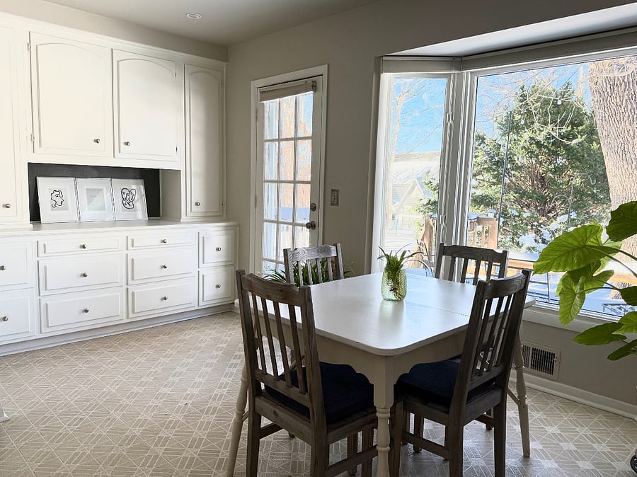 Kitchen dining area adjacent to deck-Main Level - West facing windows