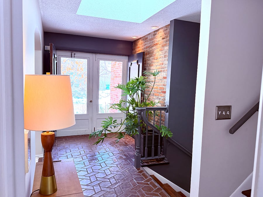 Spacious Foyer with double doors and skylight - Main level - East facing