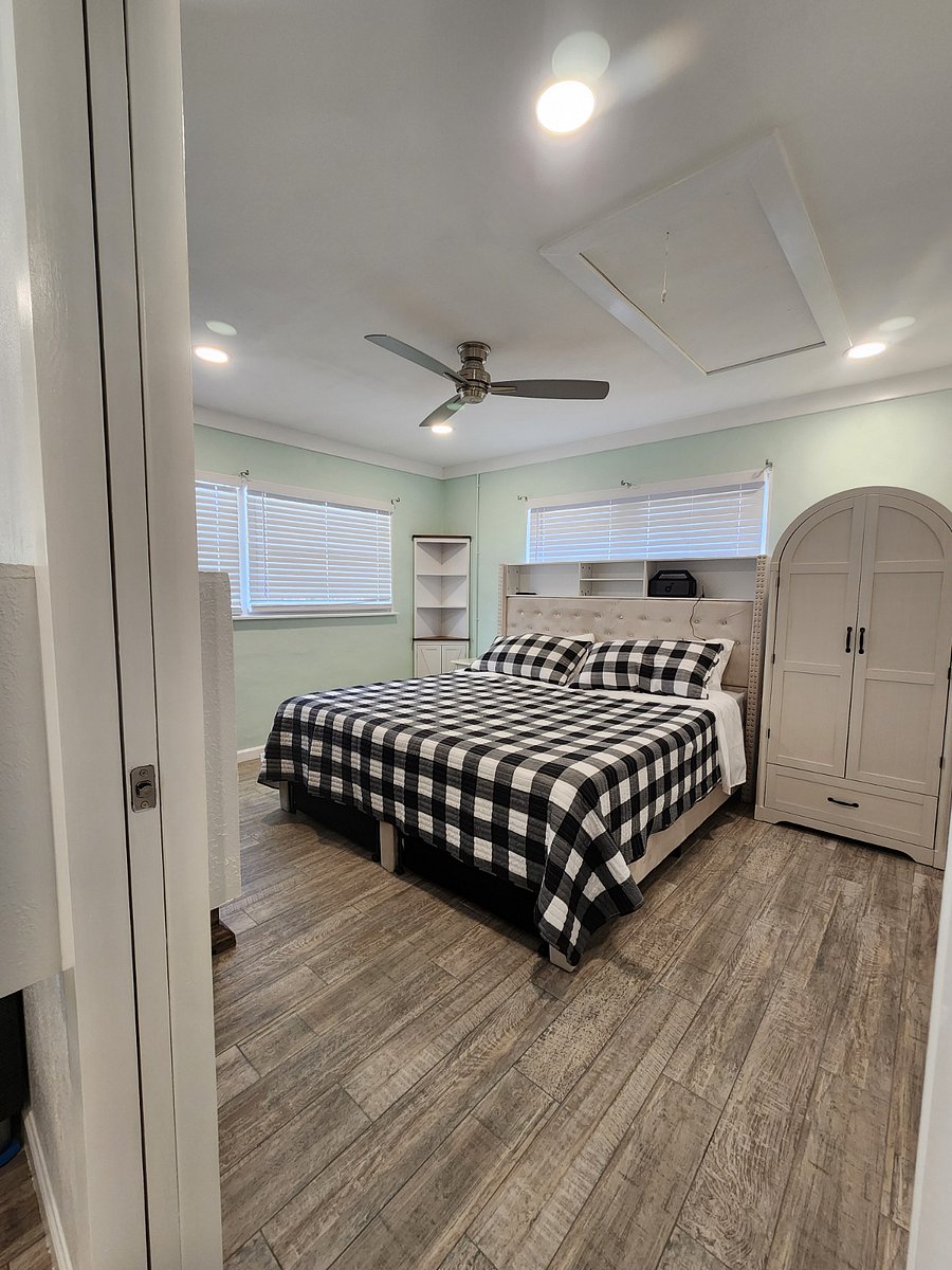 Looking into the bedroom.
