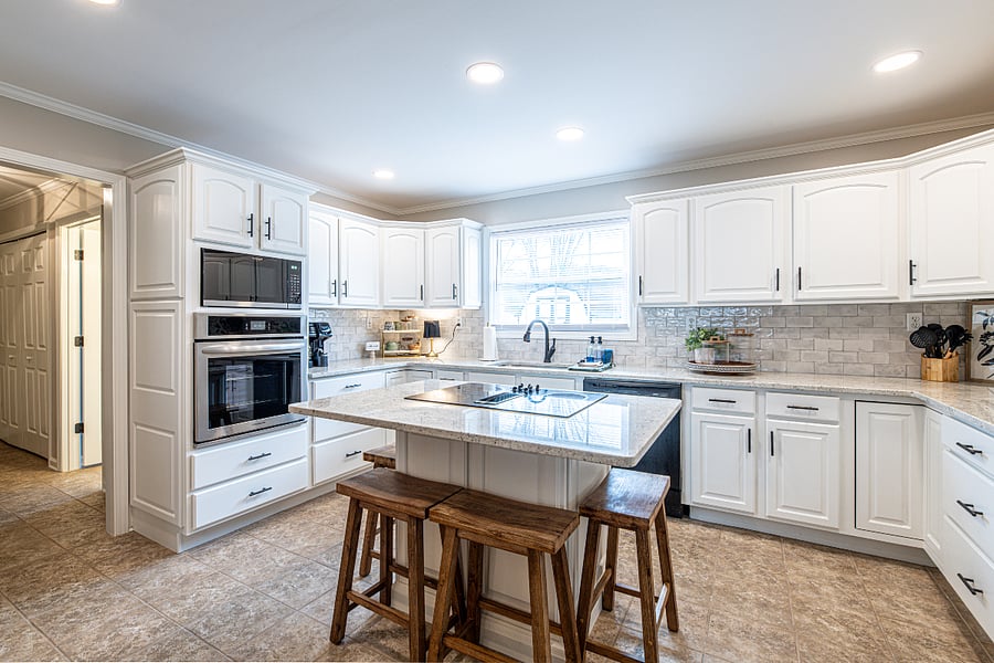 full kitchen with all the amenities