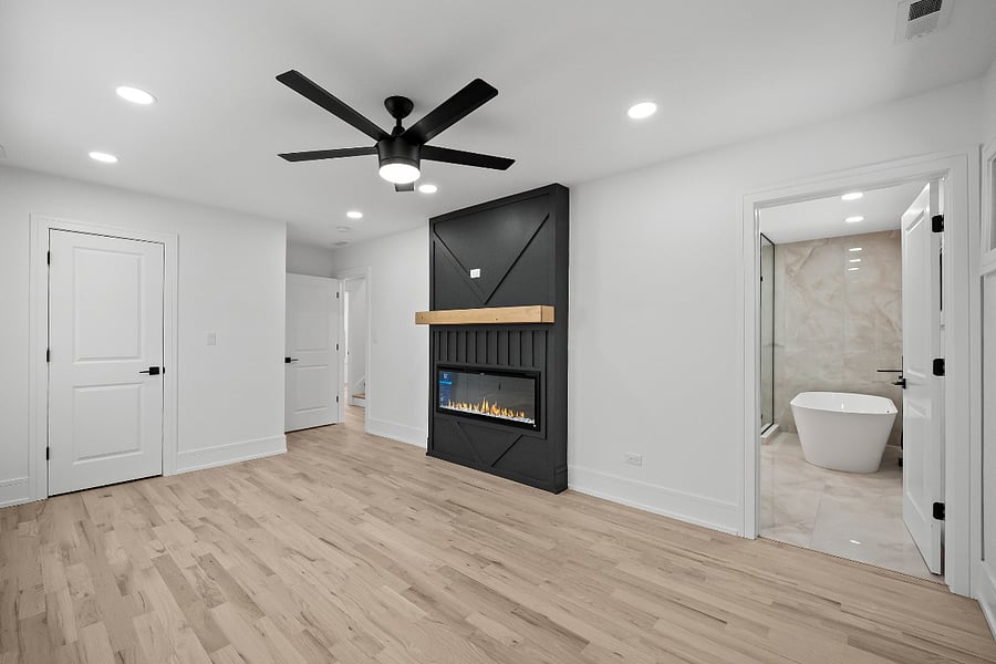 -Master Bedroom w/ensuite bathroom