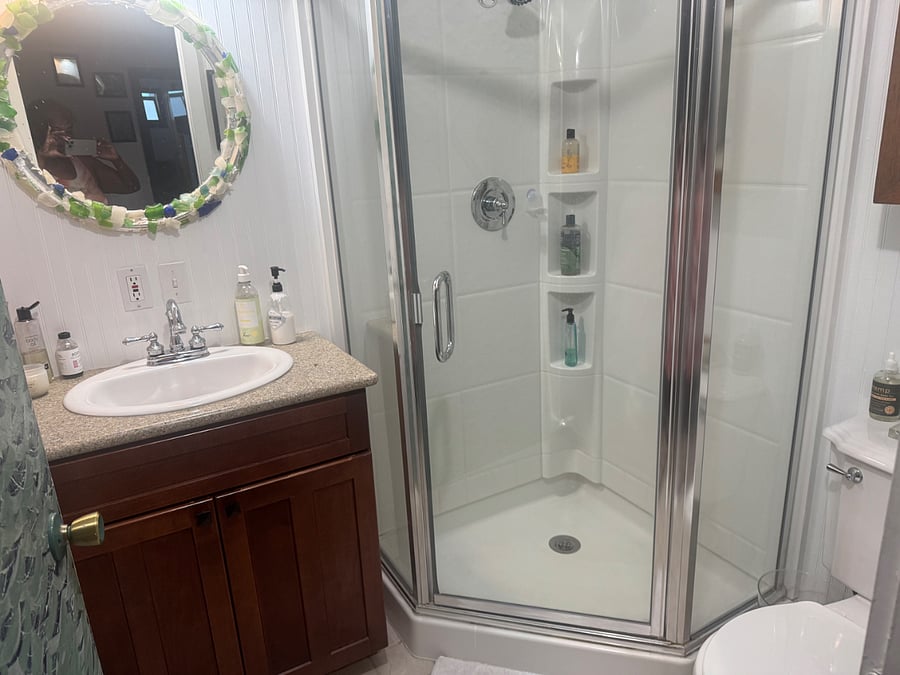 Room 1 bathroom