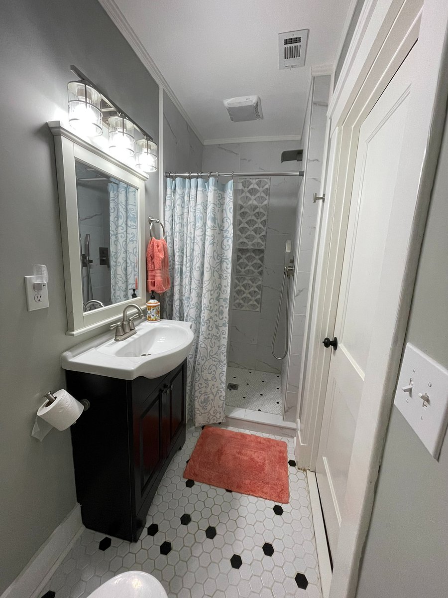 En Suite Master Bathroom 