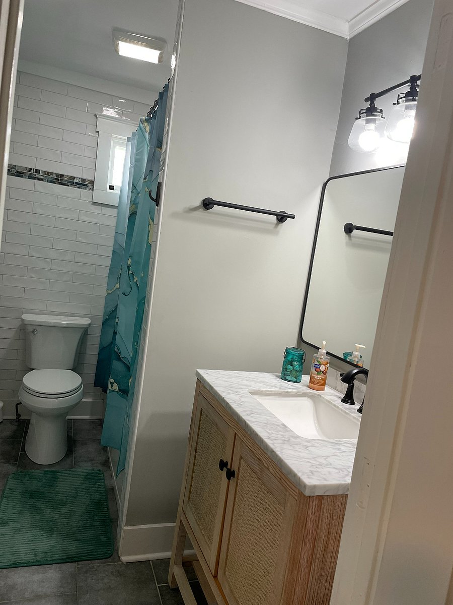 Guest/shared bath with tub and rain shower