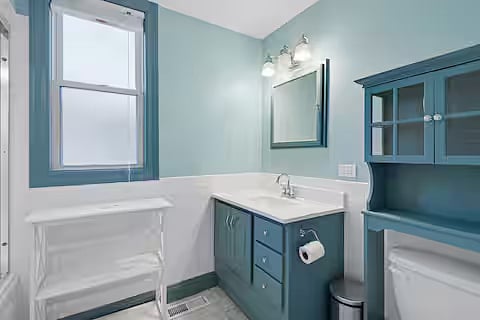 Bathroom 1 - 2nd floor