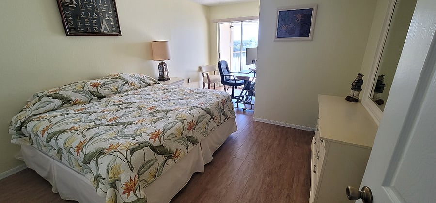 Guest Bedroom and Office Area