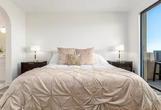 Master suite 1 bedroom with veranda overlooking the 9th Fairway at Troon North