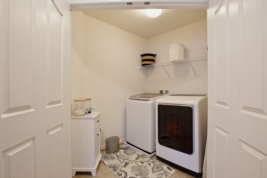 Laundry room located across from MBR