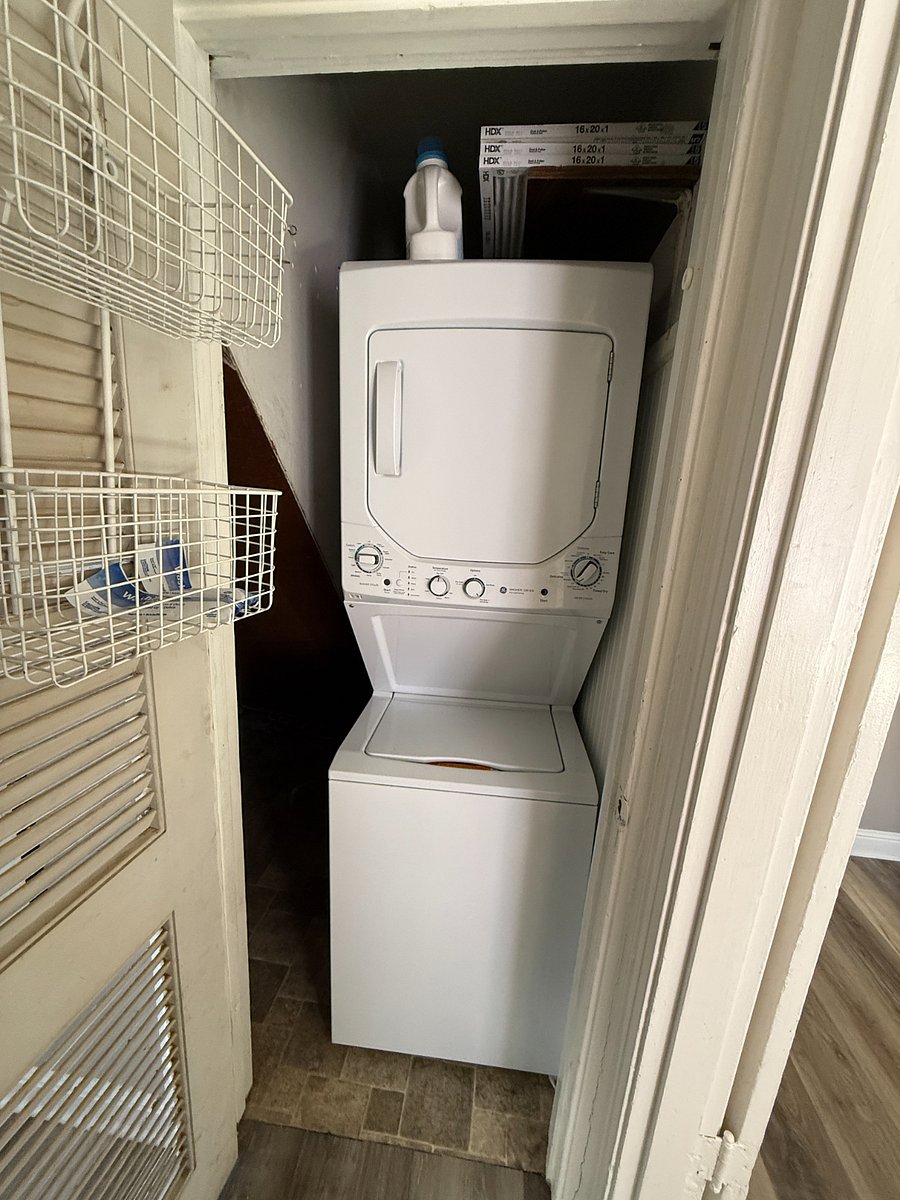 Washer/Dryer Unit.