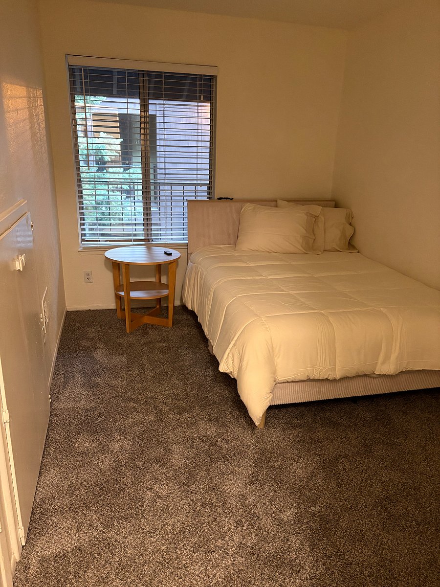 1st level bedroom 