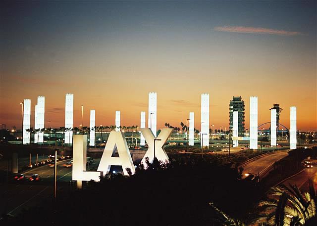 5 miles to LAX