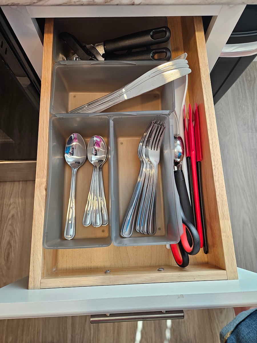 4 place settings and fully stocked kitchen appliances. Including an air fryer!