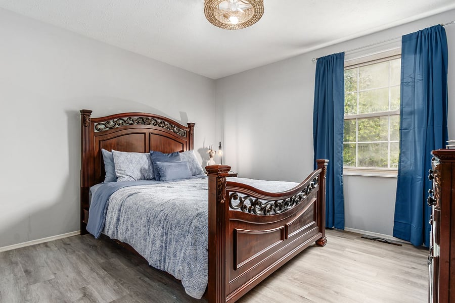 Bedroom 1 w/ Queen bed