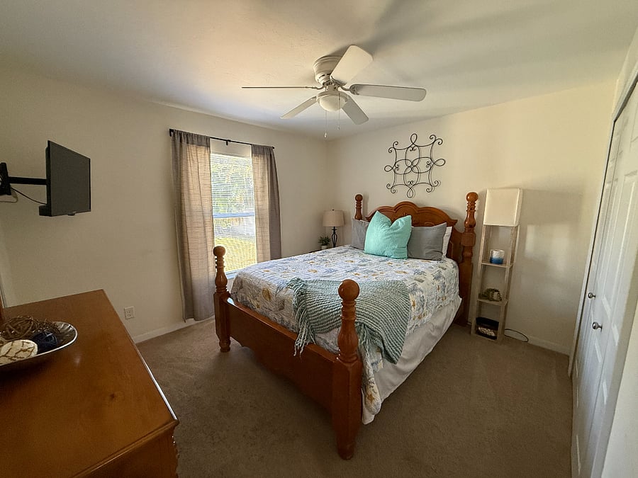 Bed 2 with Queen Size Bed