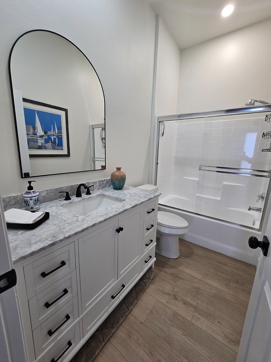 2nd bathroom