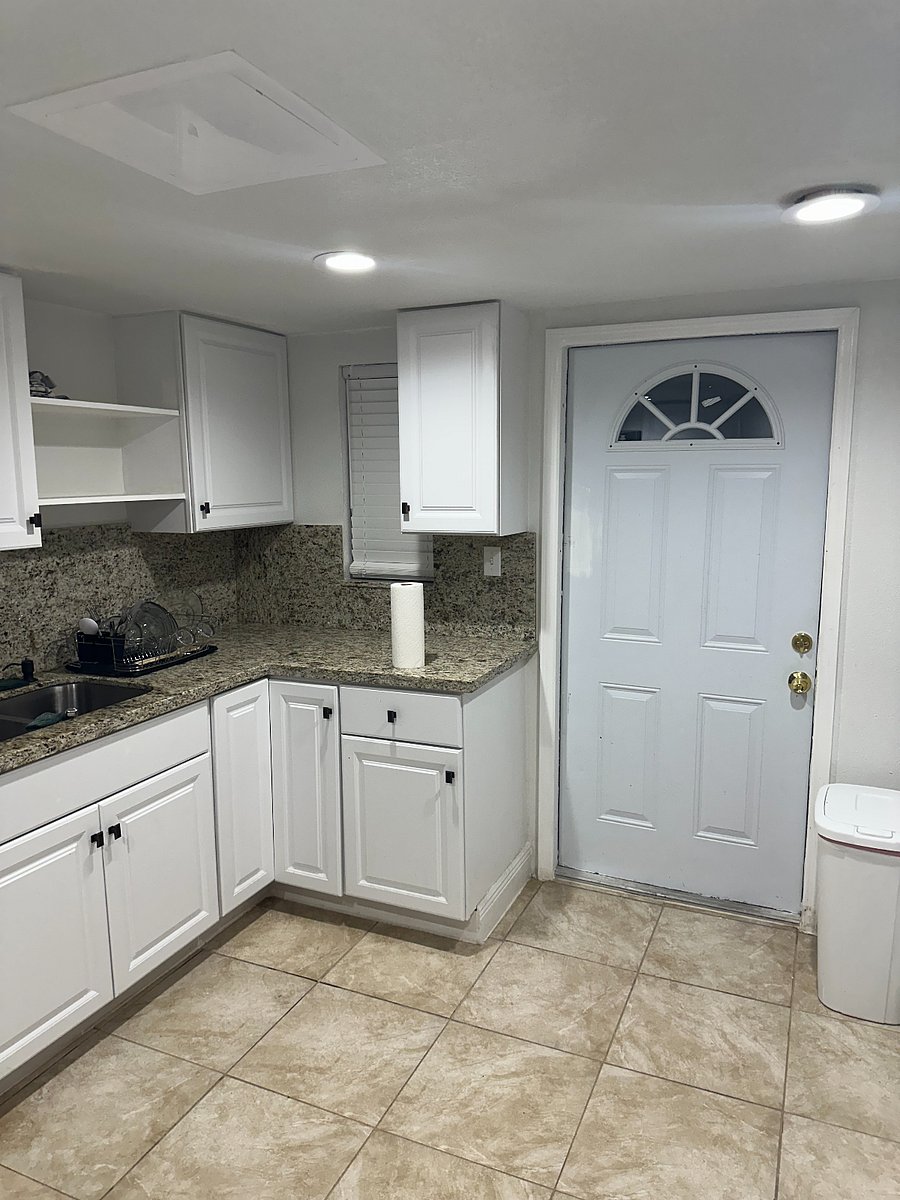 Kitchen Double Bowl with Granite Counter Tops & Backsplash